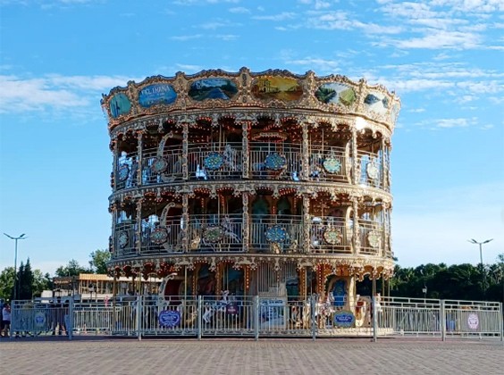 96 Seats Carousel